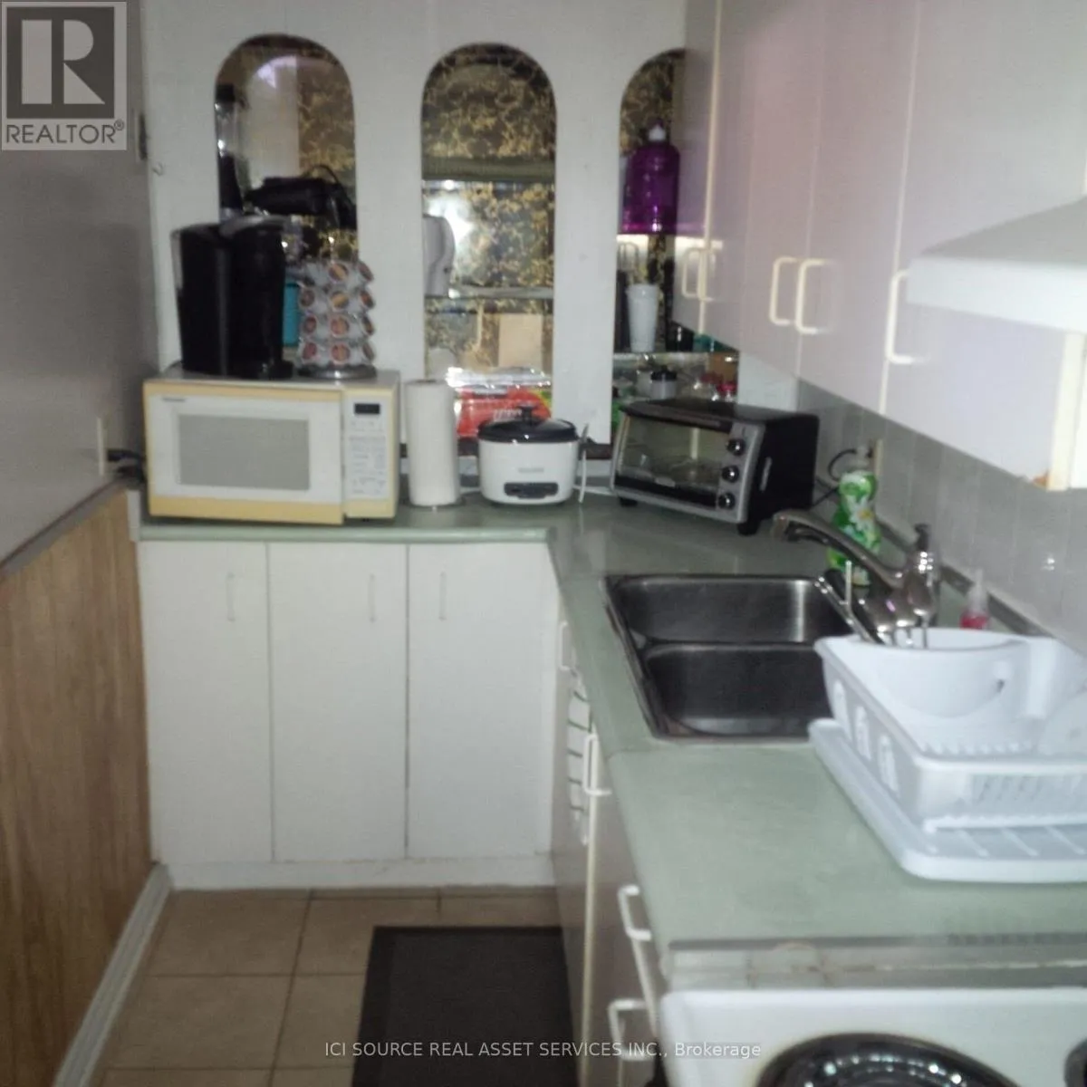 House for rent: Basement - 206 York Hill Boulevard, Vaughan, Ontario L4J 2P6