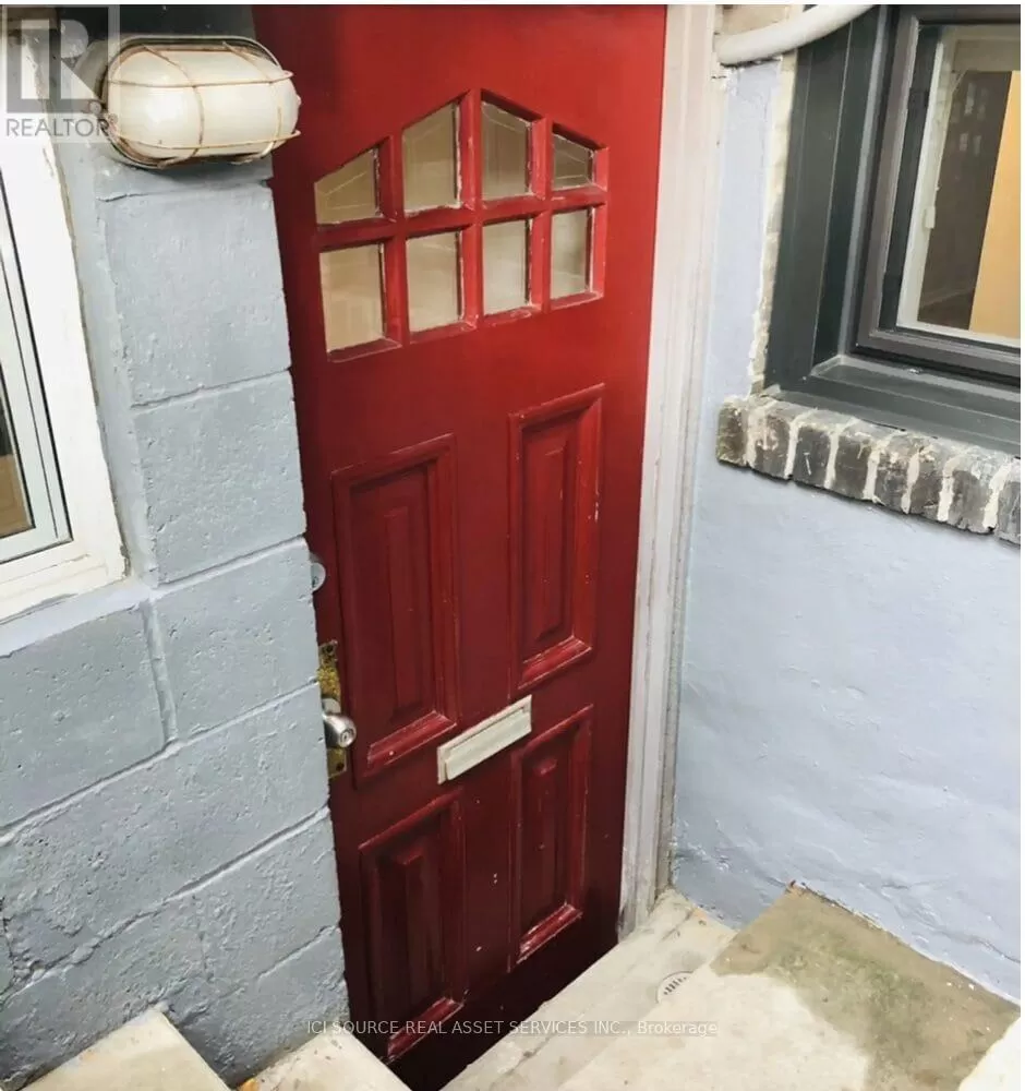 House for rent: Basement - 215 Hamilton Street, Toronto, Ontario M4M 2E3