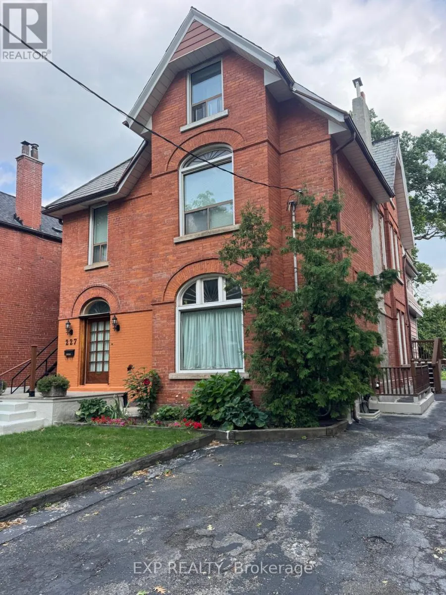Fourplex for rent: Basement - 227 Evelyn Avenue, Toronto, Ontario M6P 2Z8
