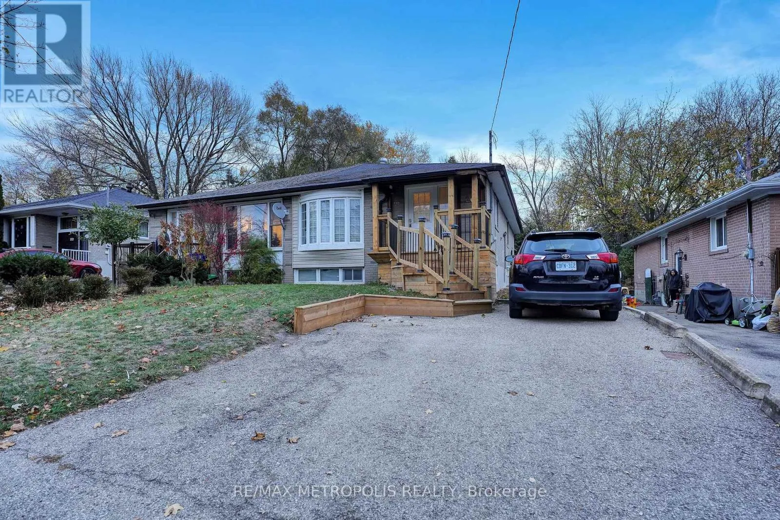 House for rent: Basement - 268 Penn Avenue, Newmarket, Ontario L3Y 2S6