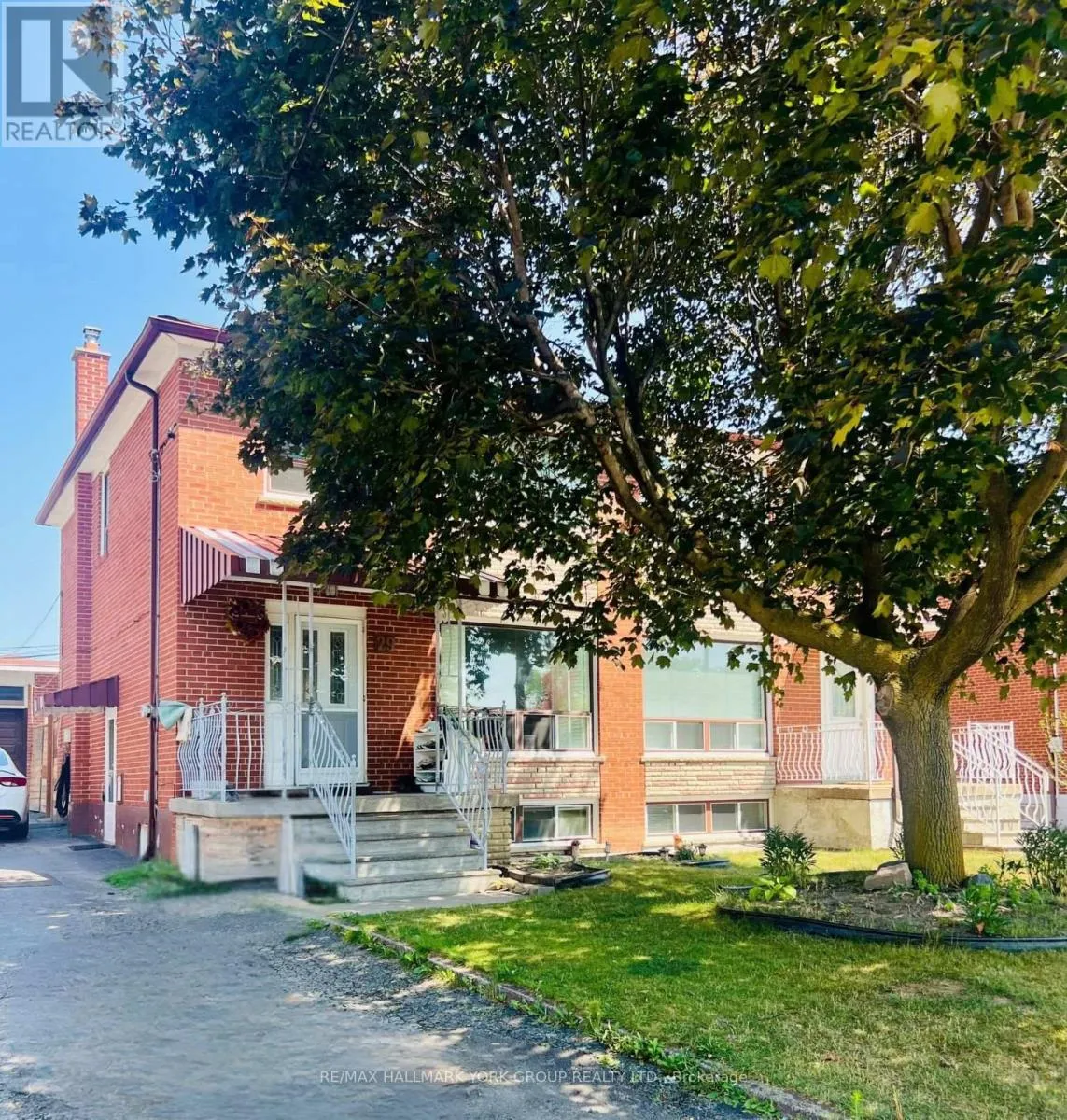 House for rent: Basement - 29 Peterdale Road, Toronto, Ontario M3L 1T8