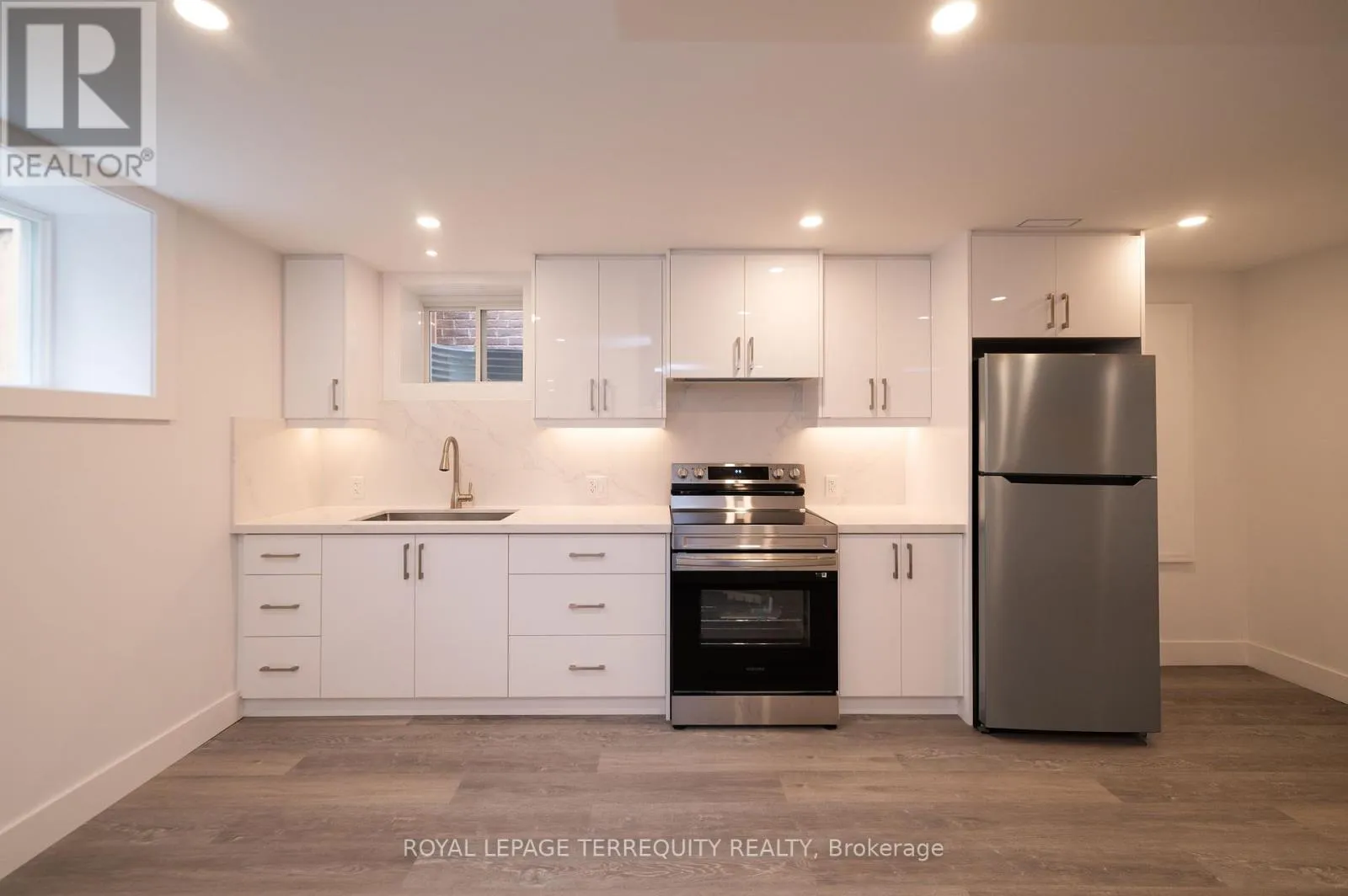 House for rent: Basement - 296 Sixteen Mile Drive, Oakville, Ontario L6M 0V8