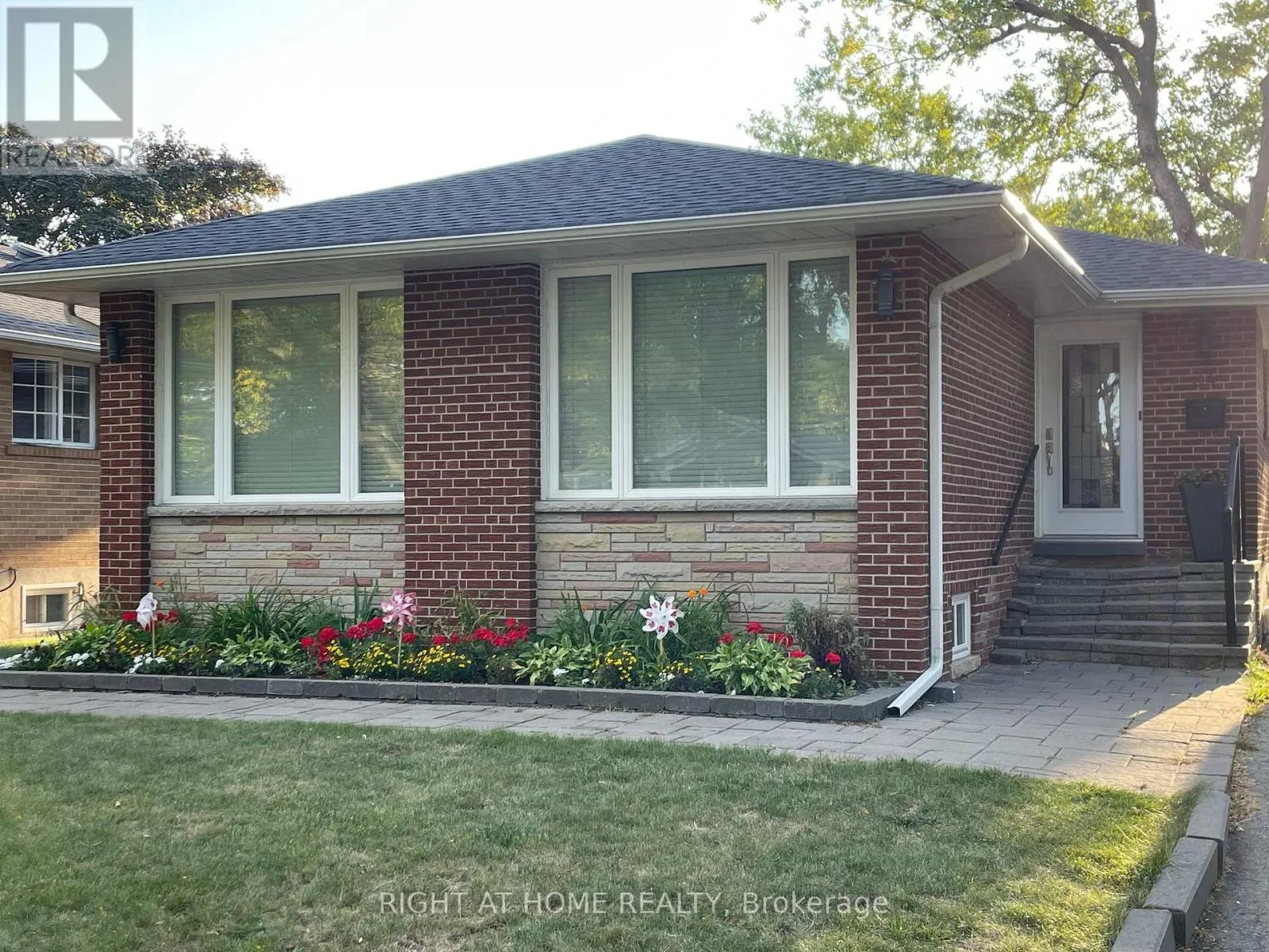 House for rent: Basement - 34 Cramer Place, Toronto, Ontario M9R 2E1