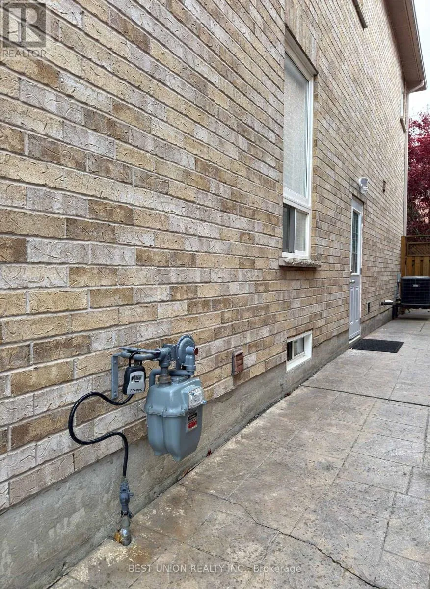 House for rent: Basement - 4894 Yorkshire Avenue, Mississauga, Ontario L4Z 4H5