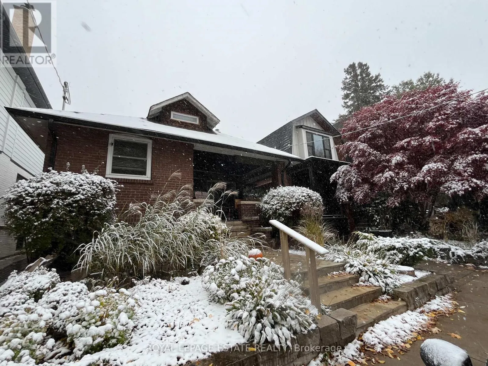 House for rent: Basement - 5 Edgewood Gardens, Toronto, Ontario M4L 3H4