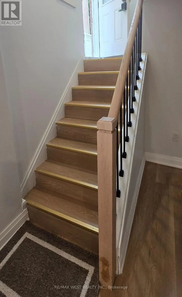 House for rent: Basement - 82 Madawaska Avenue, Toronto, Ontario M2M 2R3