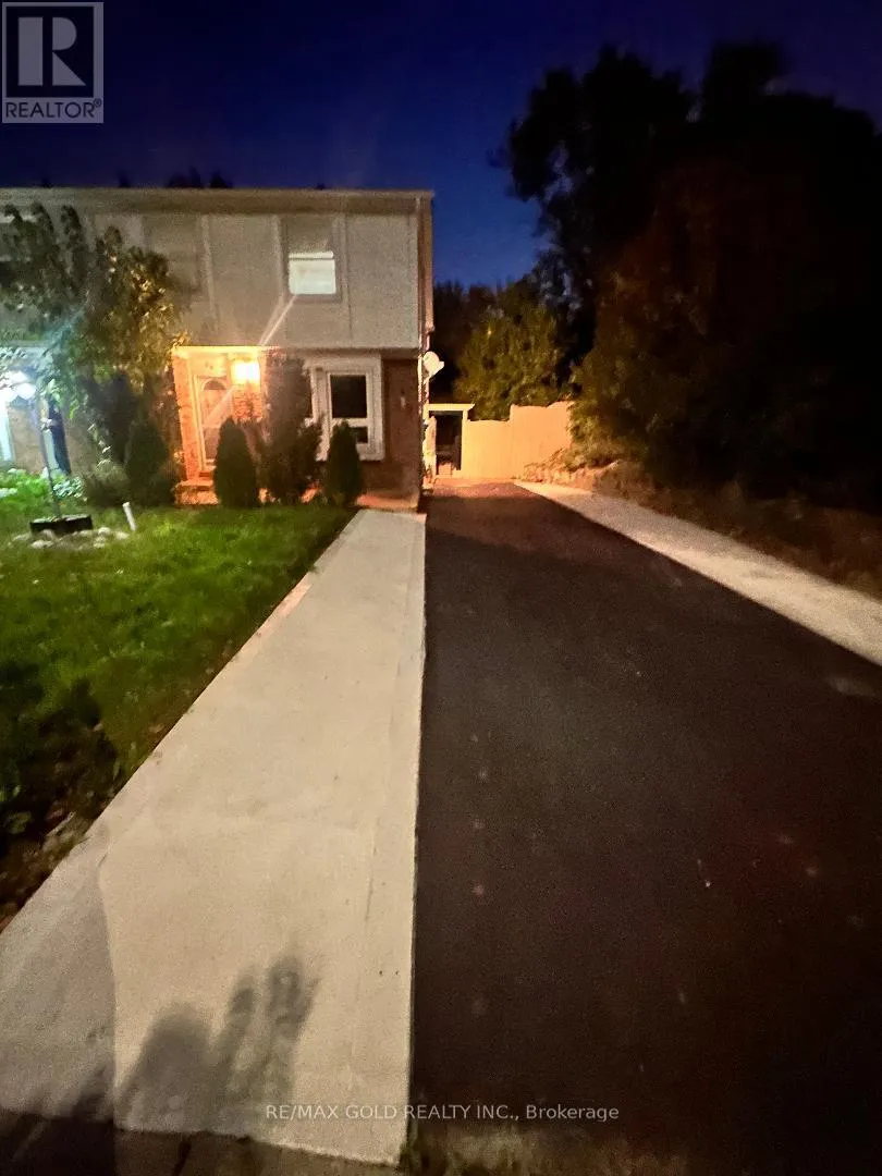 House for rent: Basement - 98 Centre Street N, Brampton, Ontario L6V 2Z3