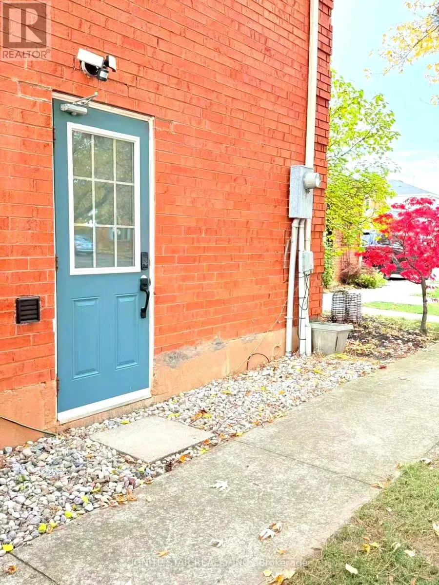 House for rent: Basement Apartment - 2537 Ambercroft Trail, Mississauga, Ontario L5M 4K5