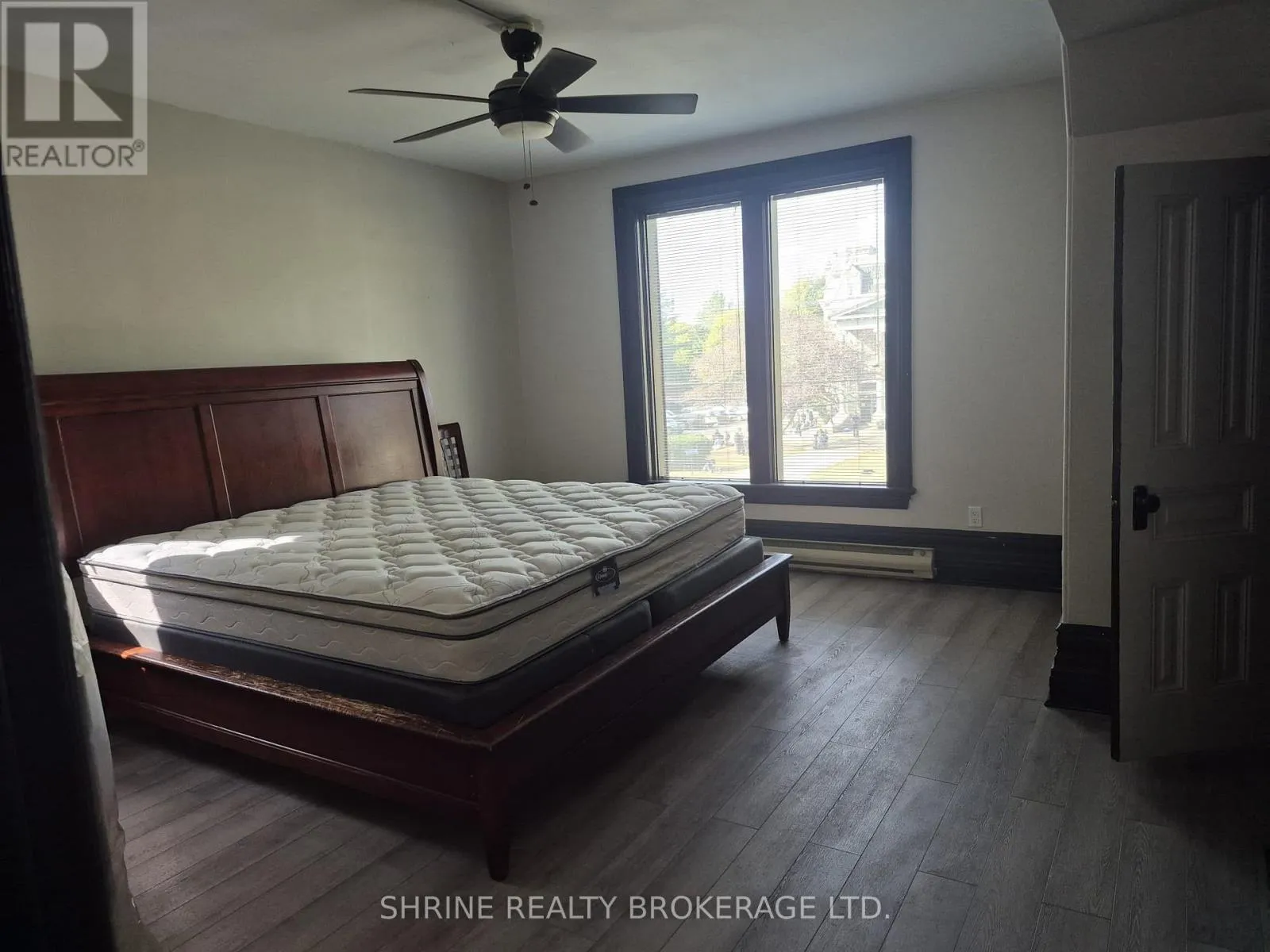 House for rent: Bedroom 2 - 607 Queens Avenue, London East, Ontario N6B 1Y9