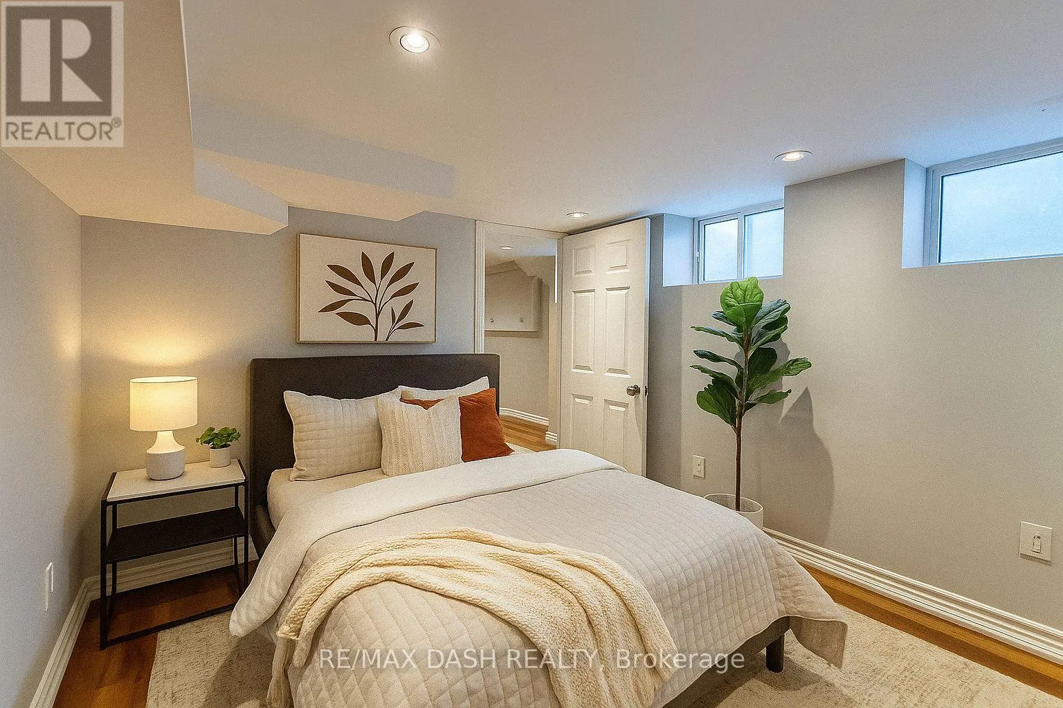 House for rent: Bsmt - 11 Somerset Avenue, Toronto, Ontario M6H 2R4