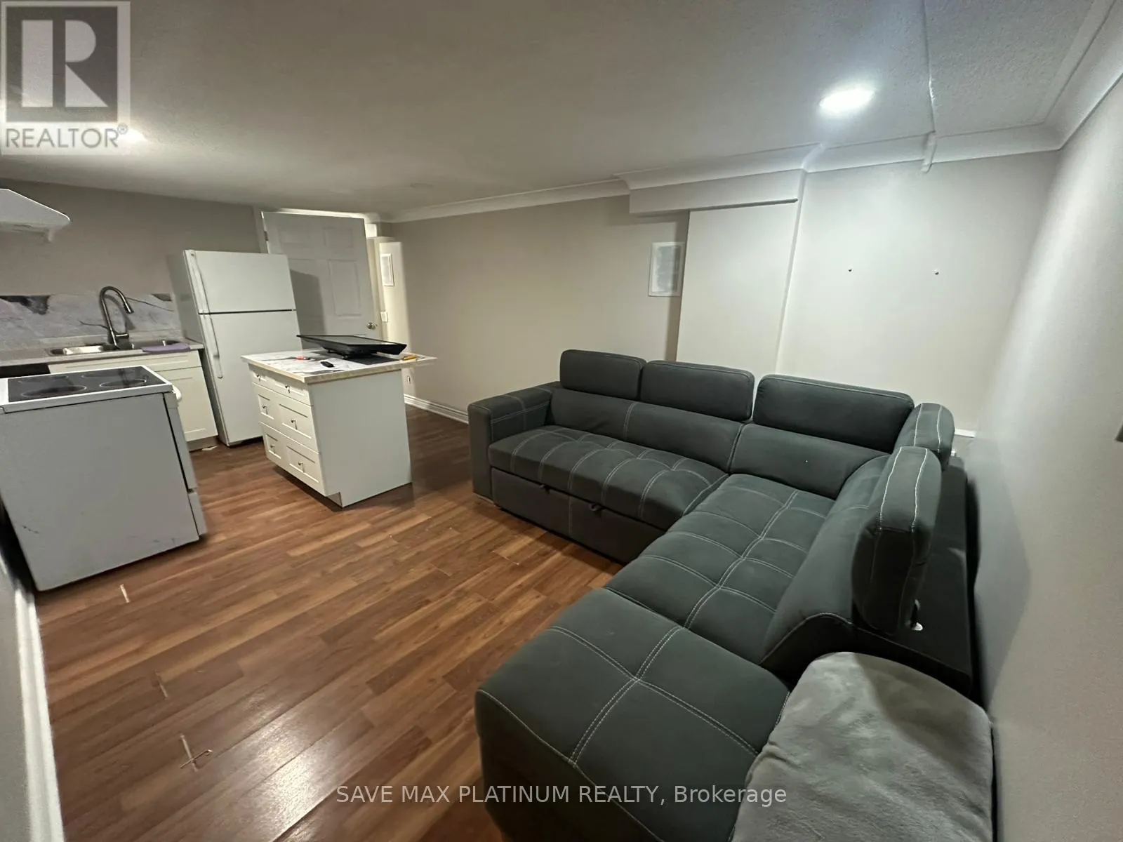 House for rent: Bsmt - 111 Folkstone Crescent, Brampton, Ontario L6T 3M6