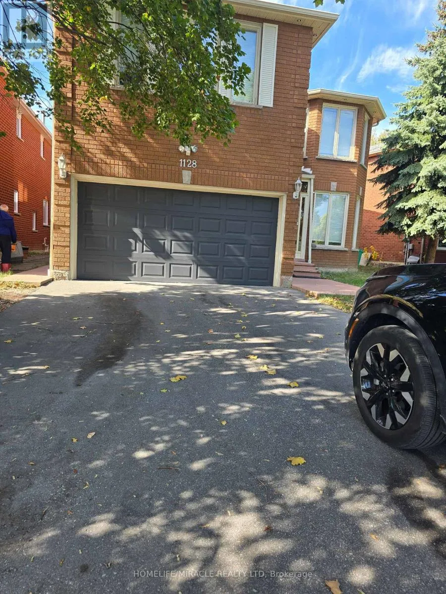 House for rent: Bsmt - 1128 Swinbourne Drive, Mississauga, Ontario L5V 1C2