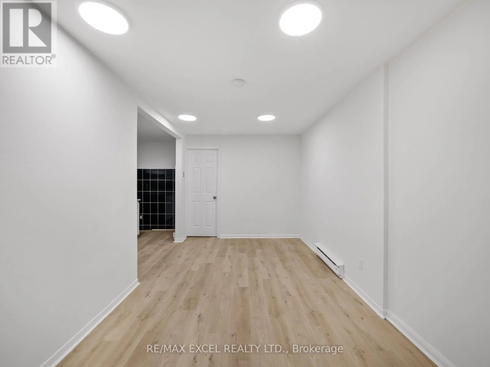 Triplex for rent: Bsmt - 137 Gerrard Street E, Toronto, Ontario M5A 2E3