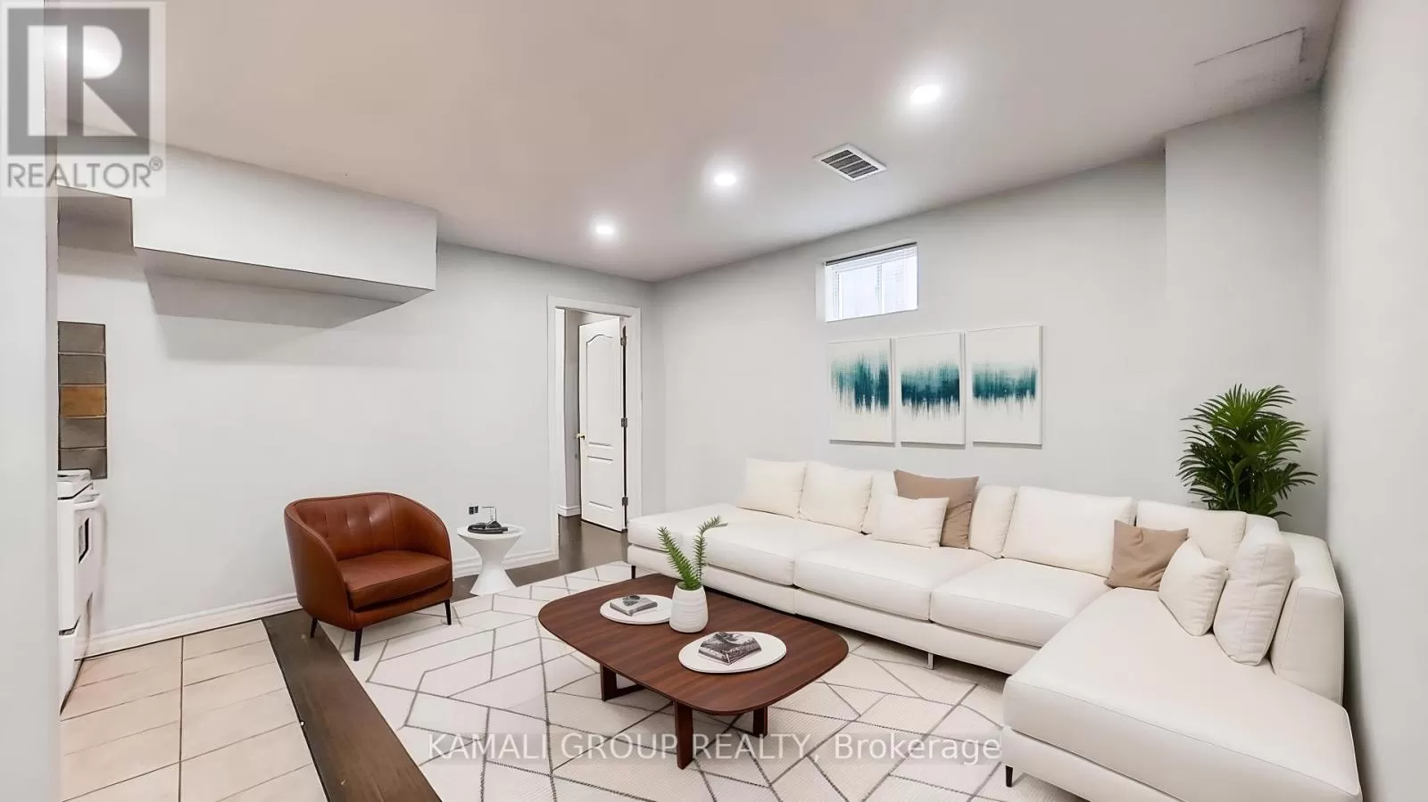 House for rent: Bsmt #2 - 156 Townsgate Drive, Vaughan, Ontario L4J 8J5