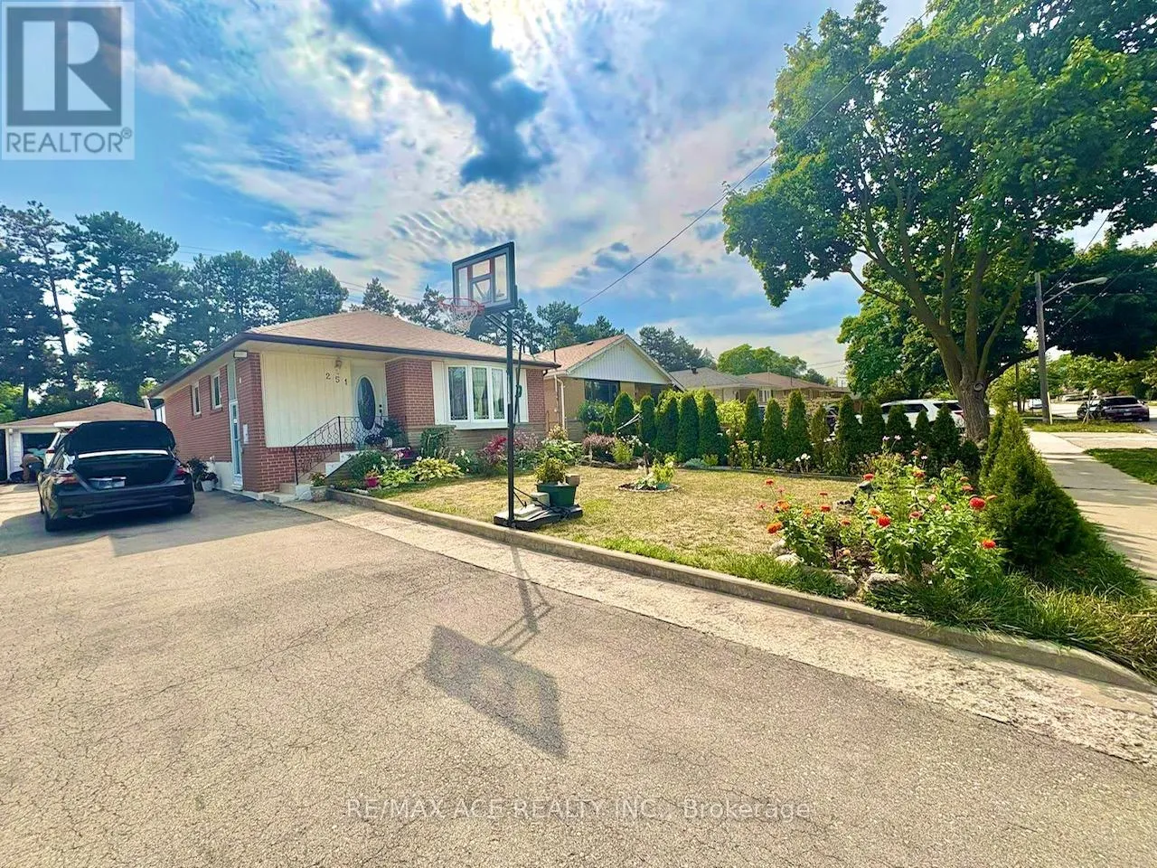 House for rent: Bsmt - 251 Taysham Crescent, Toronto, Ontario M9V 1X8