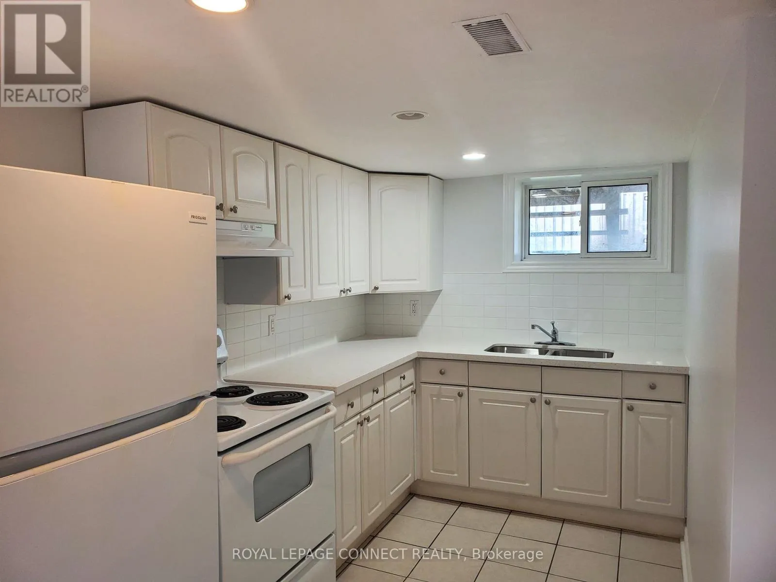 House for rent: Bsmt - 44 Billingsgate Crescent, Ajax, Ontario L1S 2R8