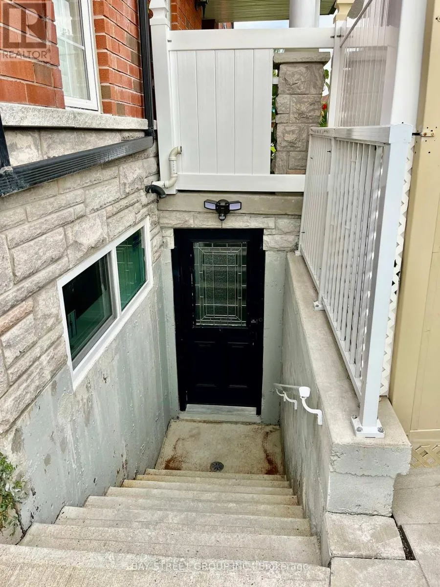 Row / Townhouse for rent: Bsmt - 5 King William Crescent, Richmond Hill, Ontario L4B 4S6