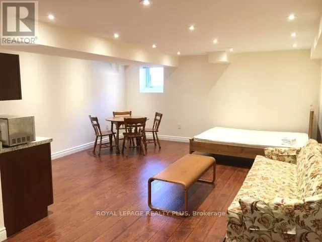 House for rent: Bsmt - 5412 Bellaggio Crescent, Mississauga, Ontario L5V 0C8