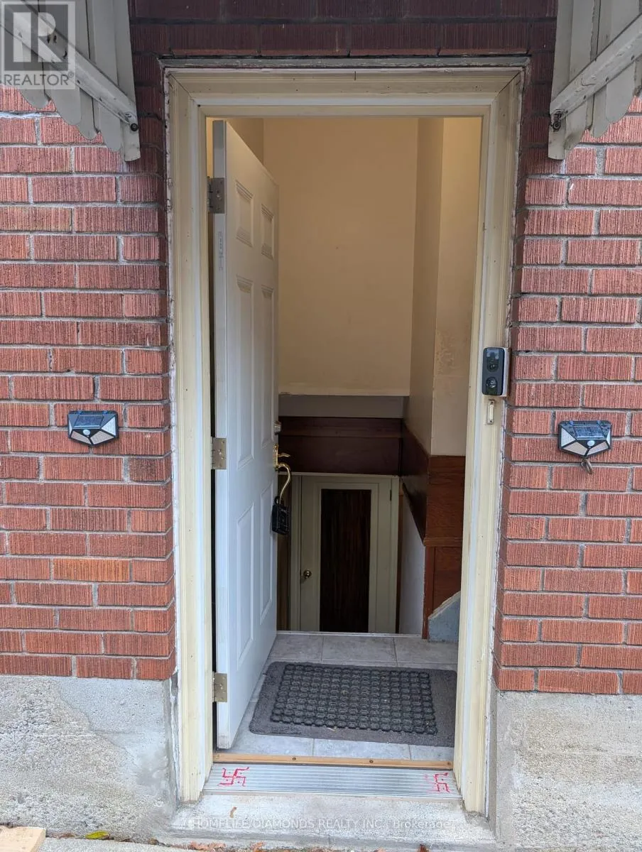 House for rent: Bsmt - 5589 Dorchester Road, Niagara Falls, Ontario L2G 5S4