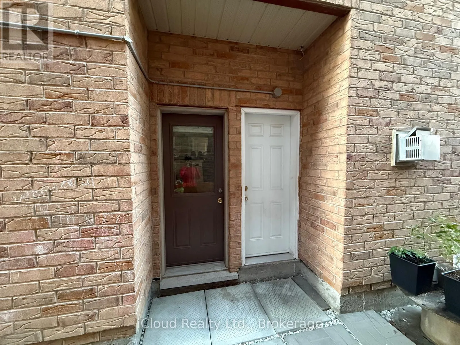 House for rent: Bsmt - 61 Templehill Road, Brampton, Ontario L6R 3S4
