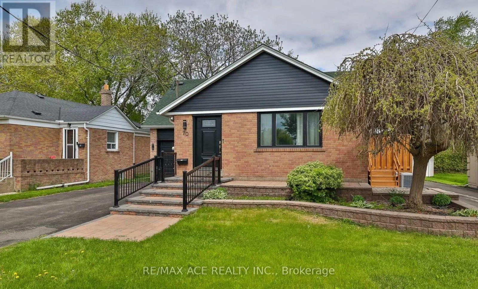 House for rent: Bsmt - 70 Colonial Avenue, Toronto, Ontario M1M 2C5