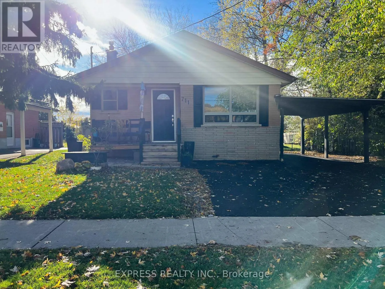 House for rent: Bsmt - 711 Dunlop Street W, Whitby, Ontario L1N 1V4