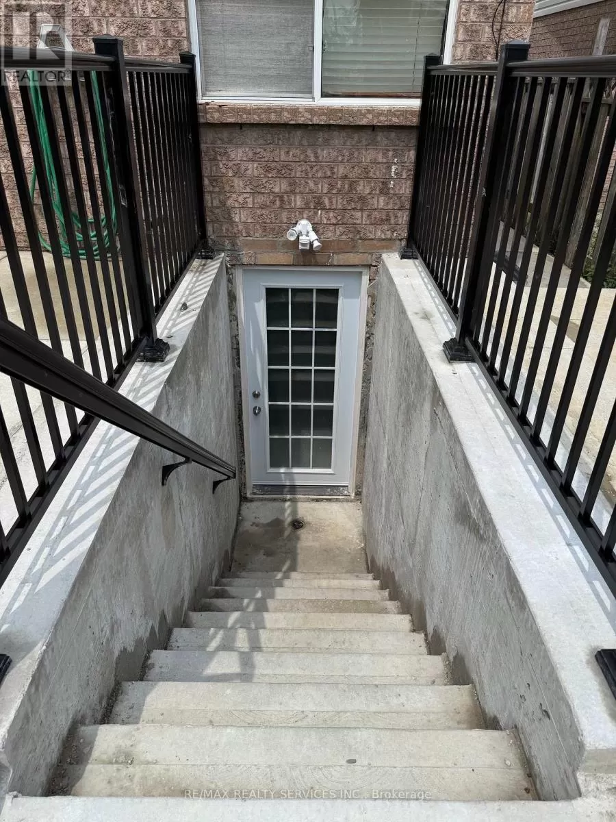 House for rent: Bsmt - 8 Cordgrass Crescent, Brampton, Ontario L6R 1Y4