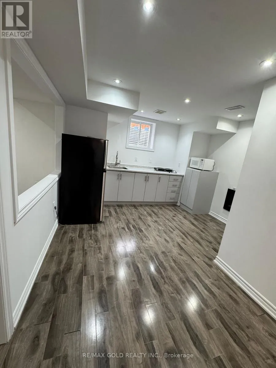 Row / Townhouse for rent: Bsmt - 80 Dredge Court, Milton, Ontario L9T 8R8