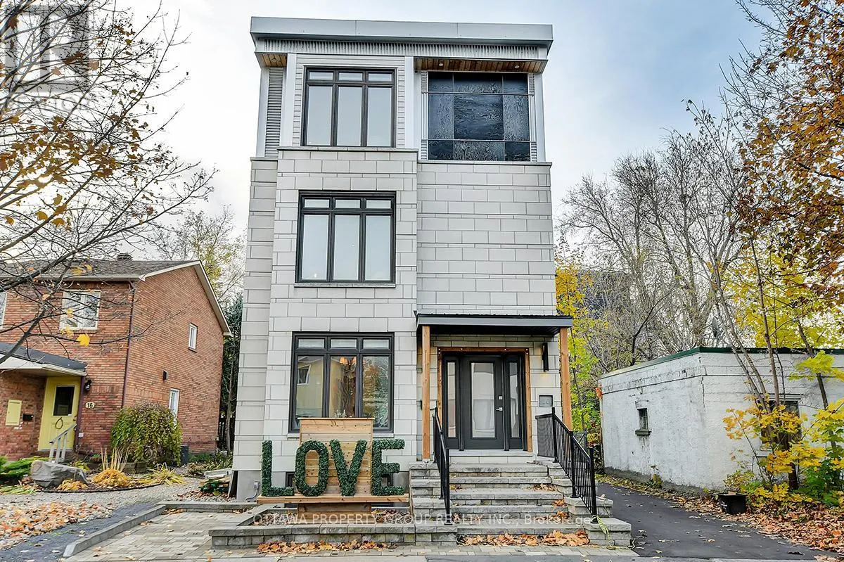 Fourplex for rent: C - 10 Chestnut Street, Ottawa, Ontario K1S 0Z8