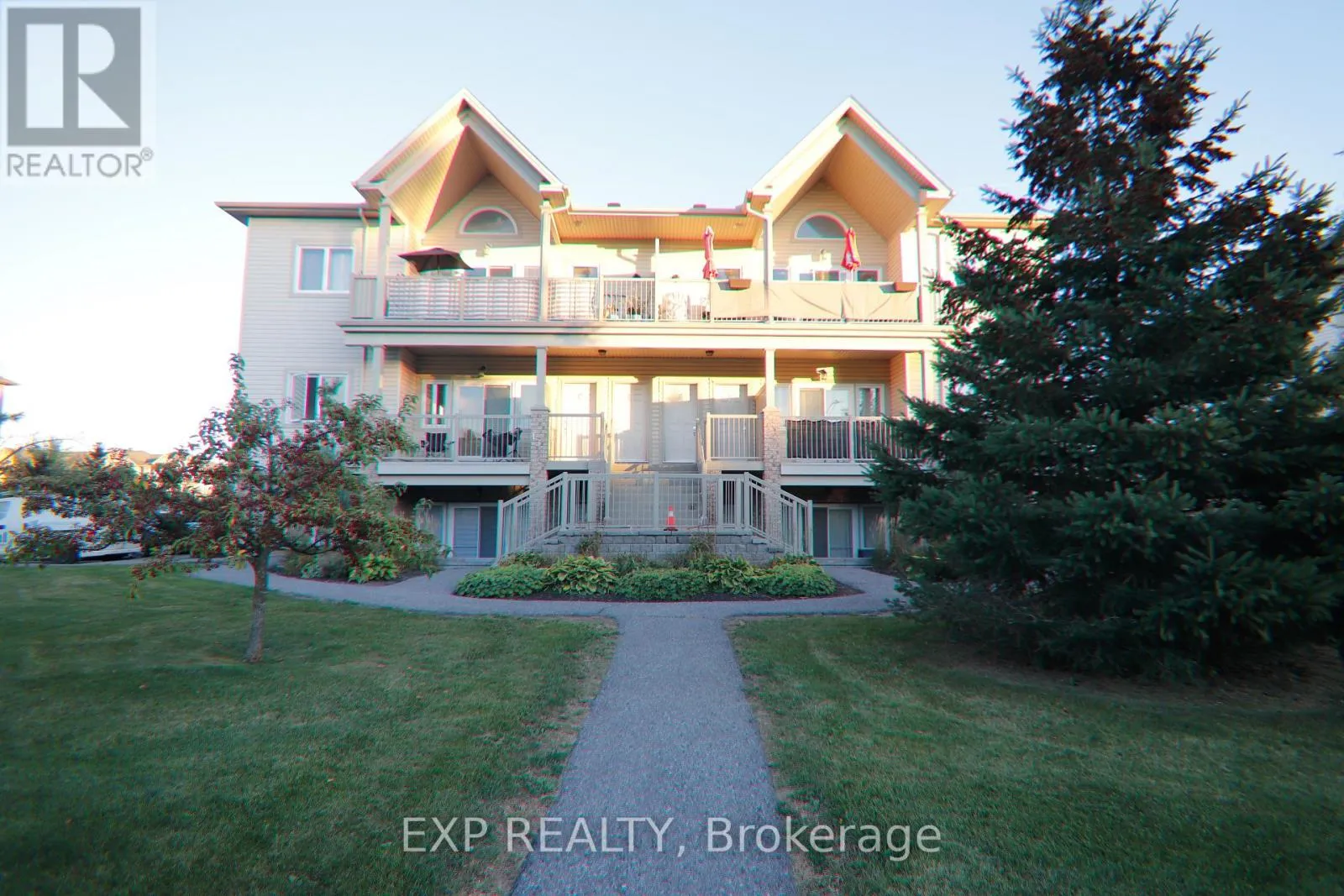 Apartment for rent: C - 137 Harthill Way, Ottawa, Ontario K2J 5V1