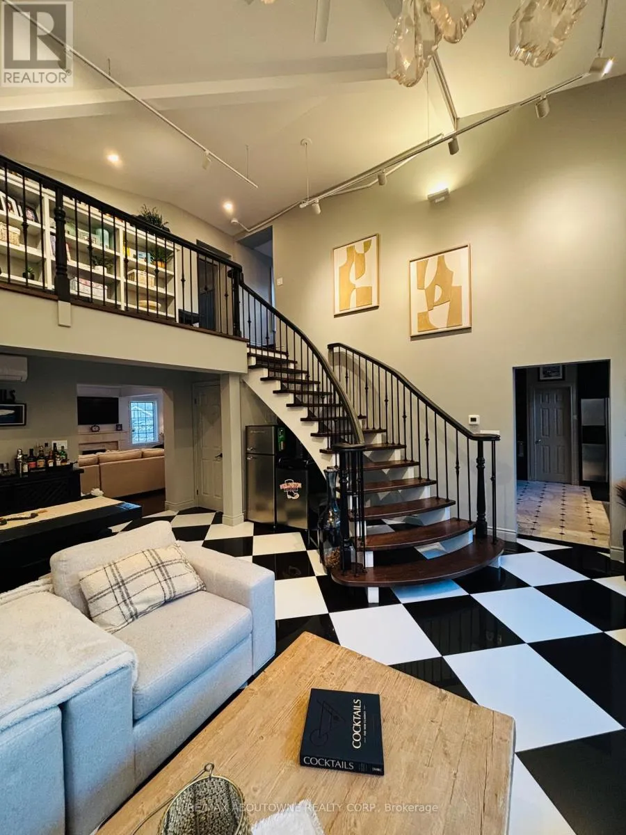 Triplex for rent: C - 181 King Street, Guelph, Ontario N1E 4R3