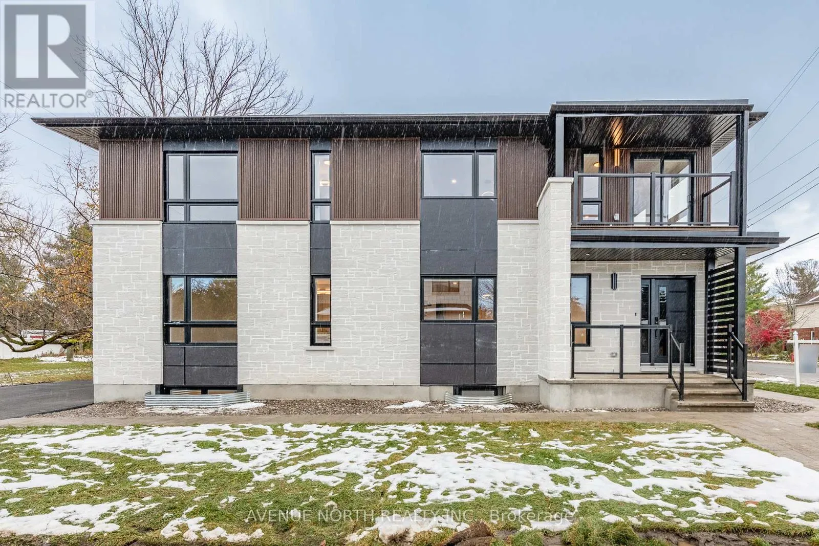 Triplex for rent: C - 1975 Banff Avenue, Ottawa, Ontario K1V 7X6