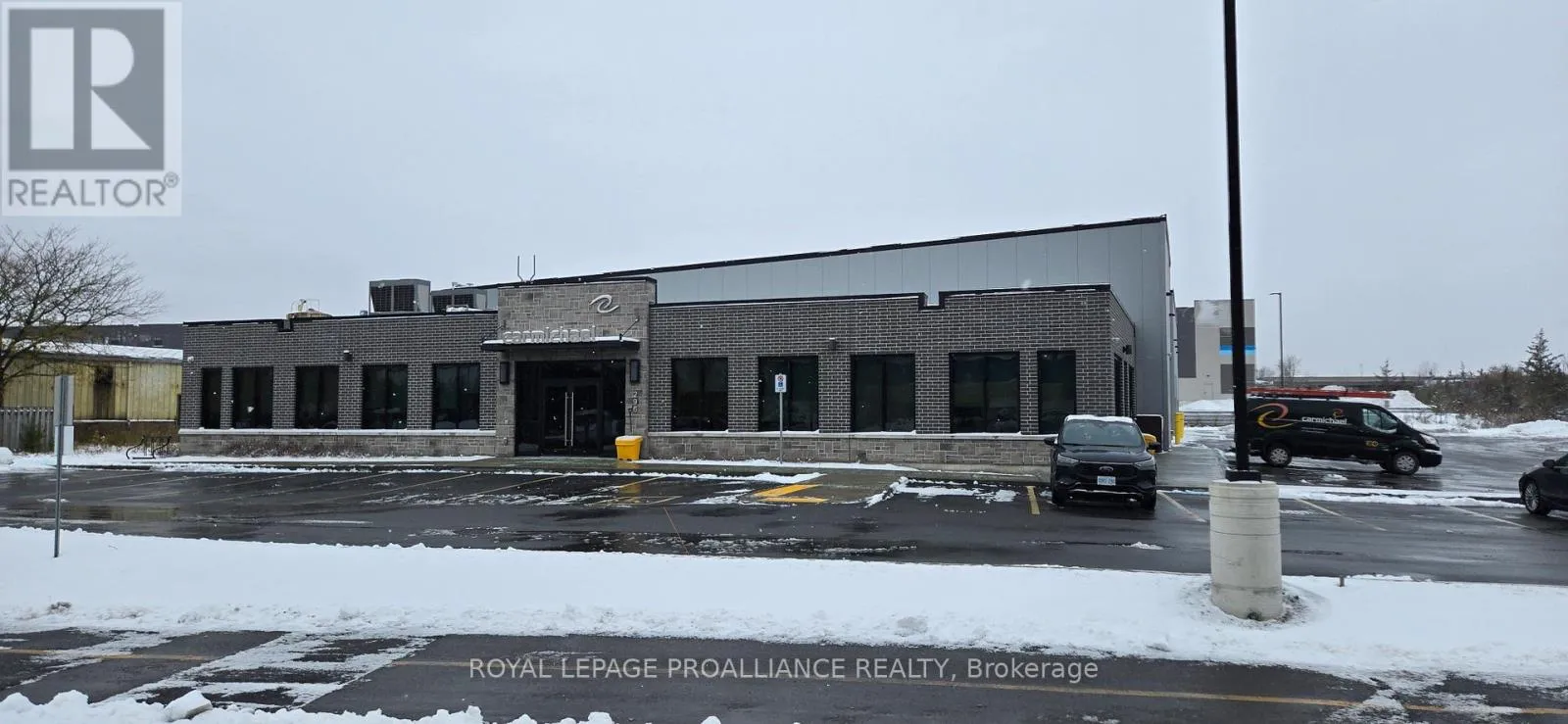 Multi-Tenant Industrial for rent: C - 296 University Avenue, Belleville, Ontario K8N 5S6