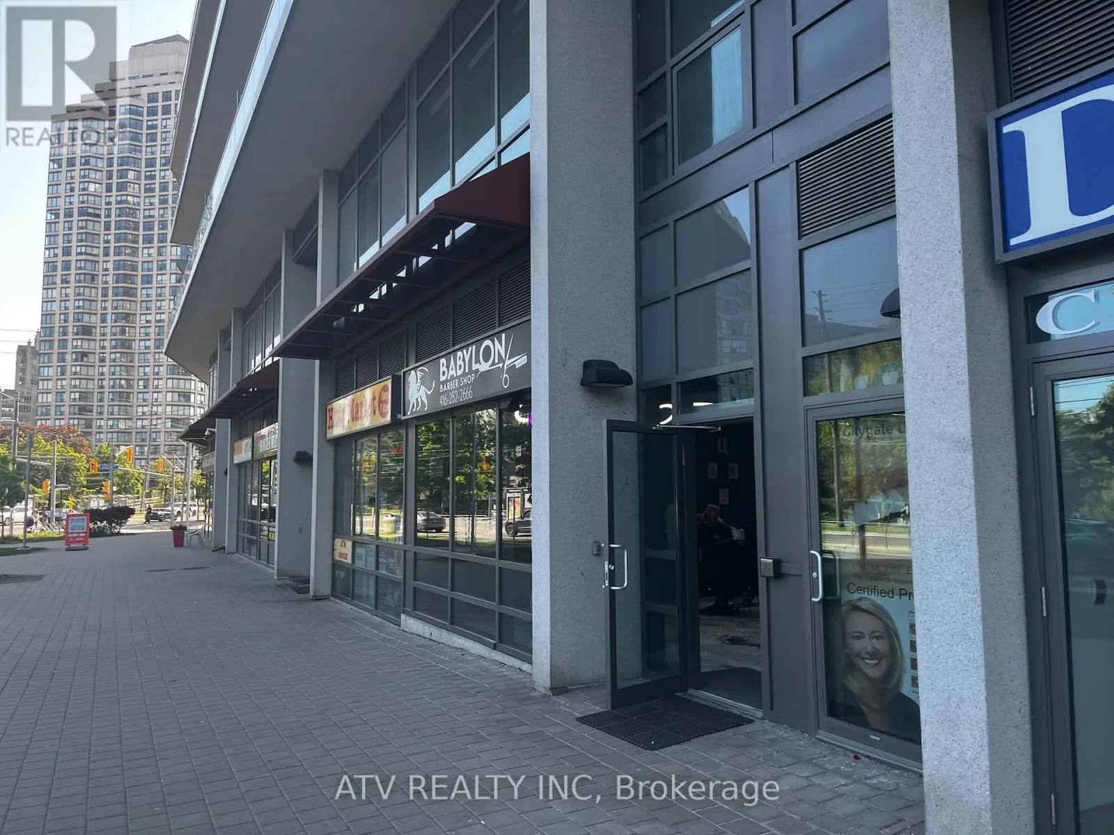 Retail for rent: C102 - 2240 Lake Shore Boulevard W, Toronto, Ontario M8V 0B1