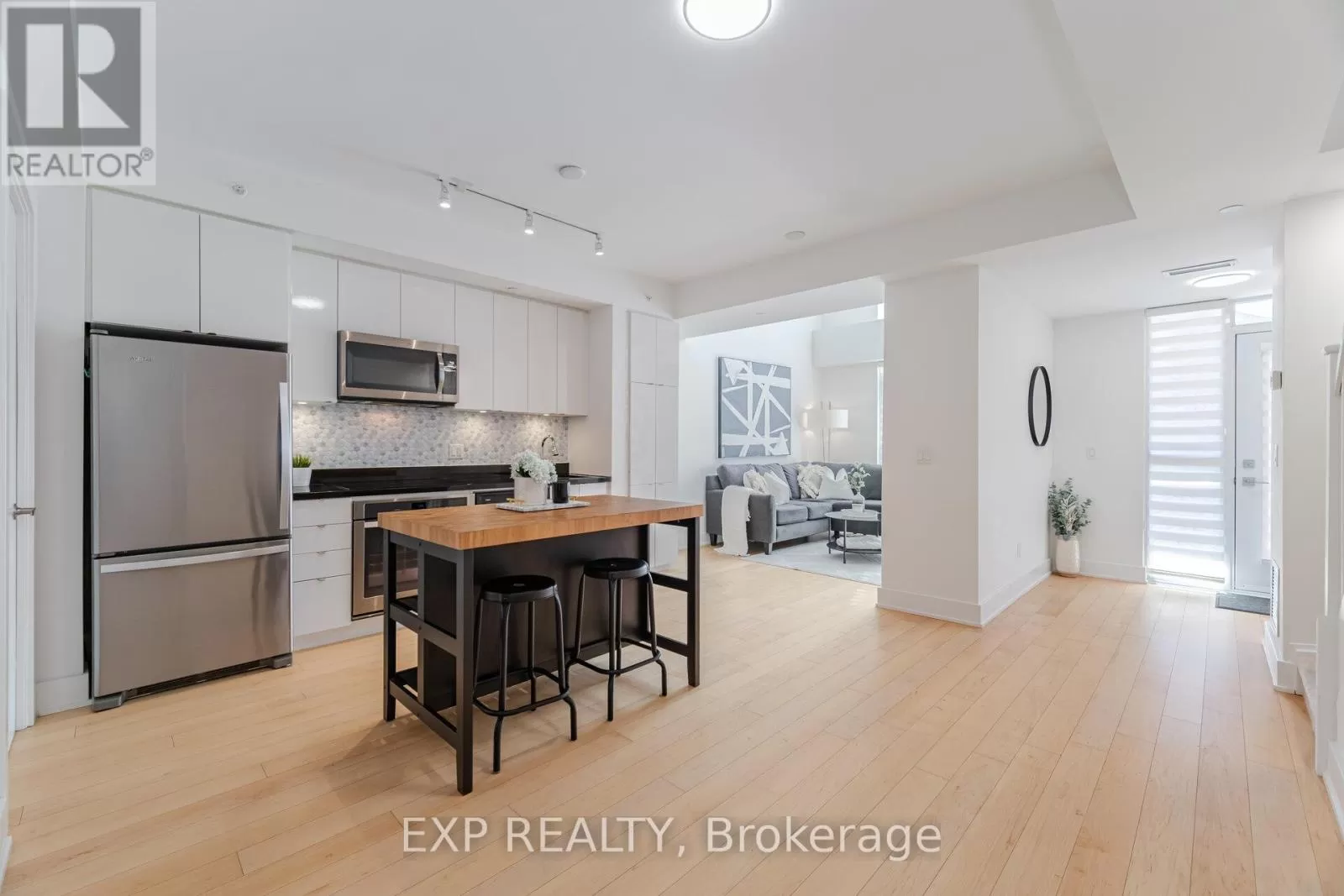 Apartment for rent: C211 - 5260 Dundas Street, Burlington, Ontario L7L 0J7