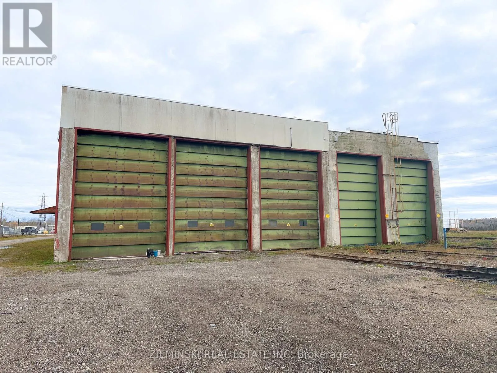 Multi-Tenant Industrial for rent: Cg - 1 Park Street, Iroquois Falls, Ontario P0K 1E0