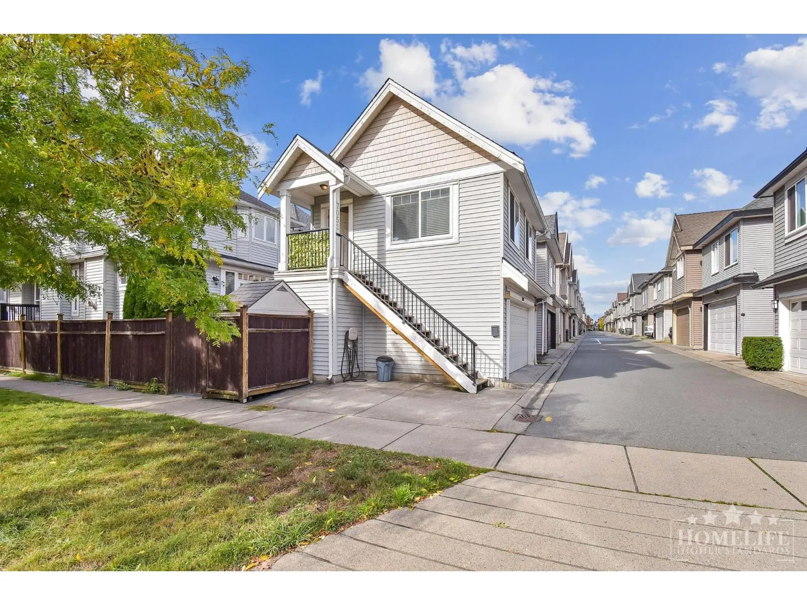 Row / Townhouse for rent: Coach House 7052 195 Street, Surrey, British Columbia V4N 5Y7