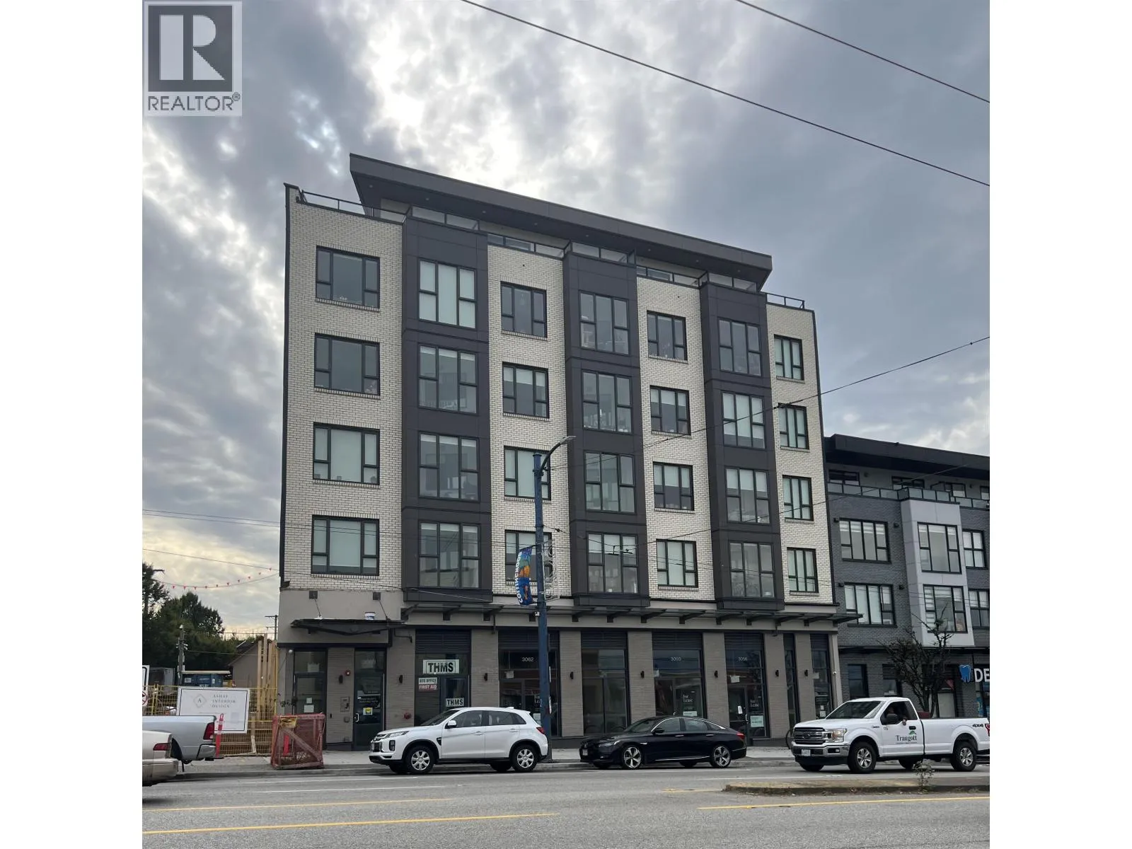 Cru 1-4 3068 Kingsway, Vancouver, British Columbia V5R 5J7