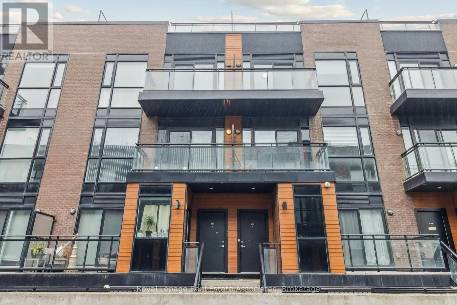 Row / Townhouse for rent: D203 - 5289 Highway 7, Vaughan, Ontario L4L 0J1