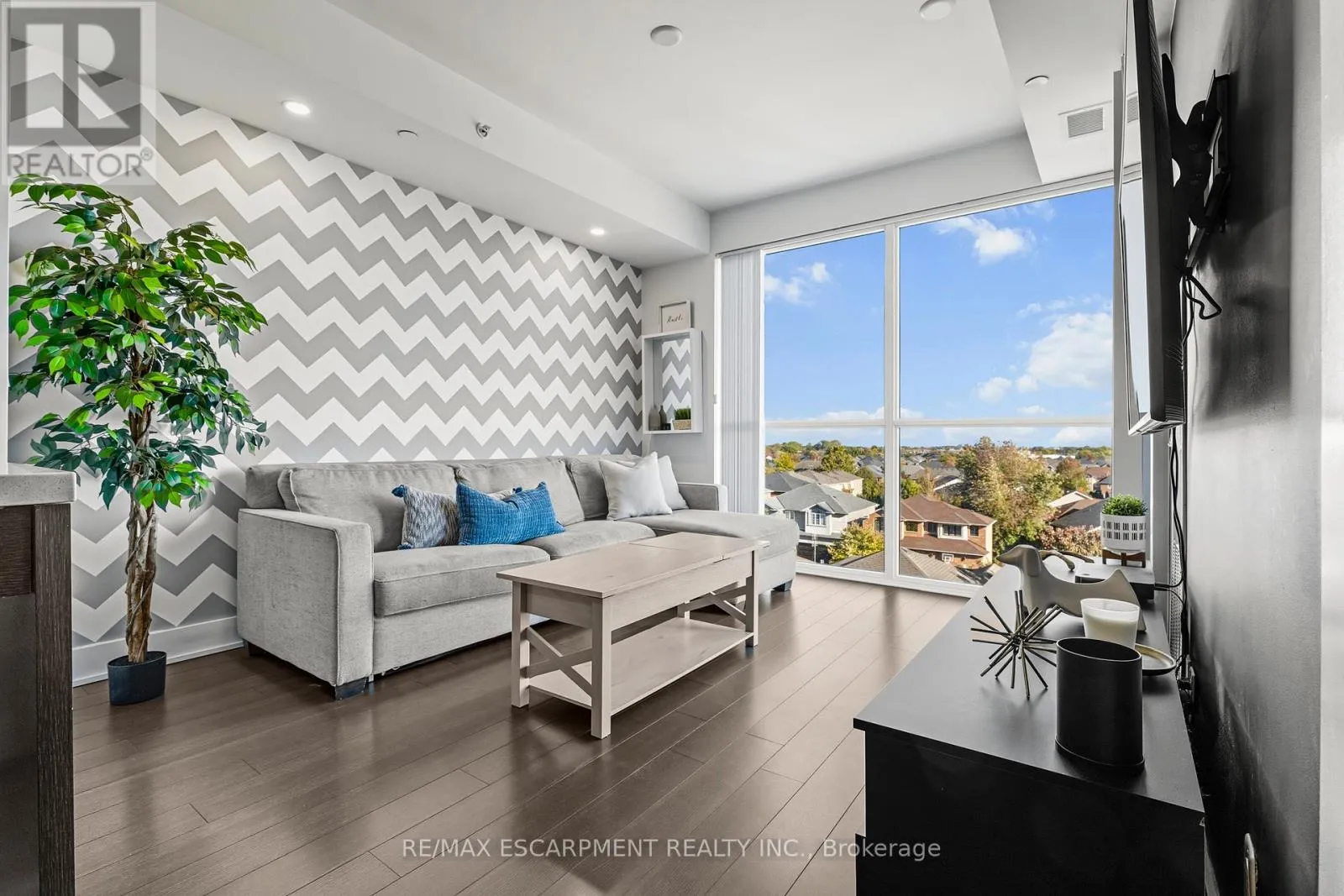 Apartment for rent: D515 - 5220 Dundas Street, Burlington, Ontario L7L 0J4