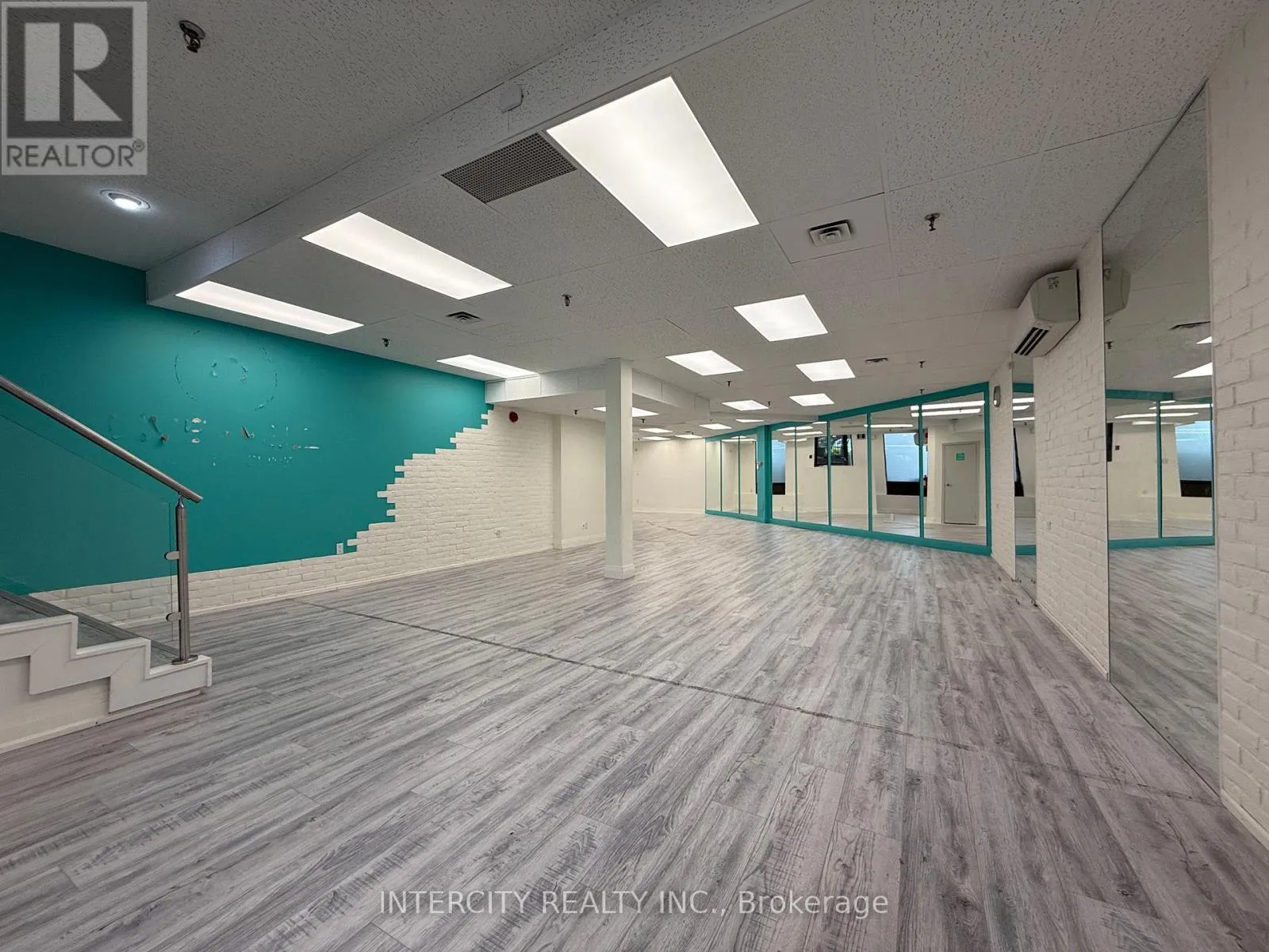 D8 - 1900 Dundas Street W, Mississauga, Ontario L5K 1P9