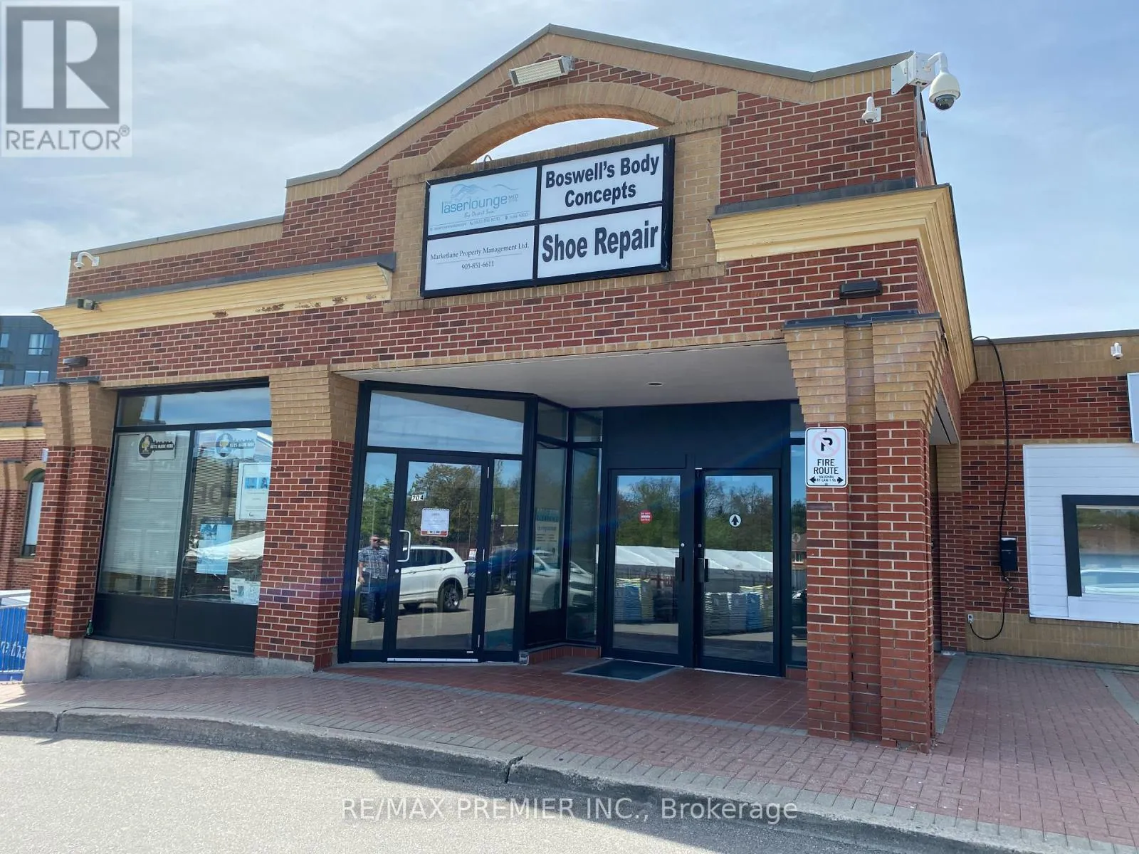 Offices for rent: Du250 - 140 Woodbridge Avenue, Vaughan, Ontario L4L 4K9