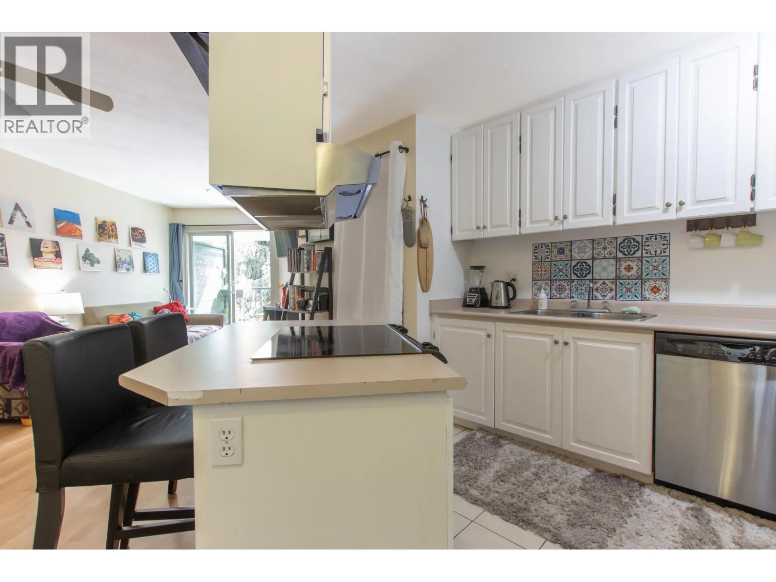 Apartment for rent: E210 40180 Willow Crescent, Squamish, British Columbia V8B 0M3