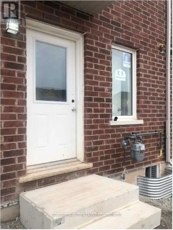 Row / Townhouse for rent: E5 - 325 Chaffey Street, Welland, Ontario L3B 2W4