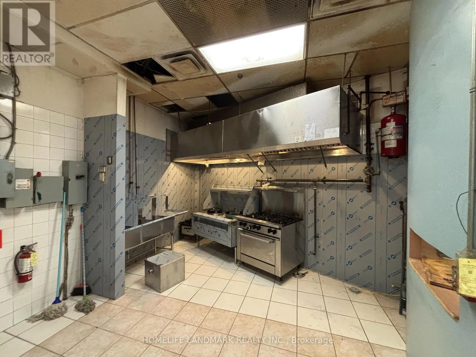 Retail for rent: F9 - 8 Glen Watford Drive, Toronto, Ontario M1S 2C1