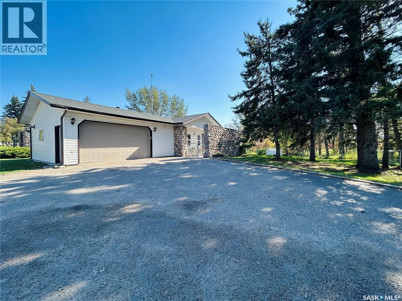 House for rent: Fieldstone Grove Acreage, Moosomin Rm No. 121, Saskatchewan S0G 3N0