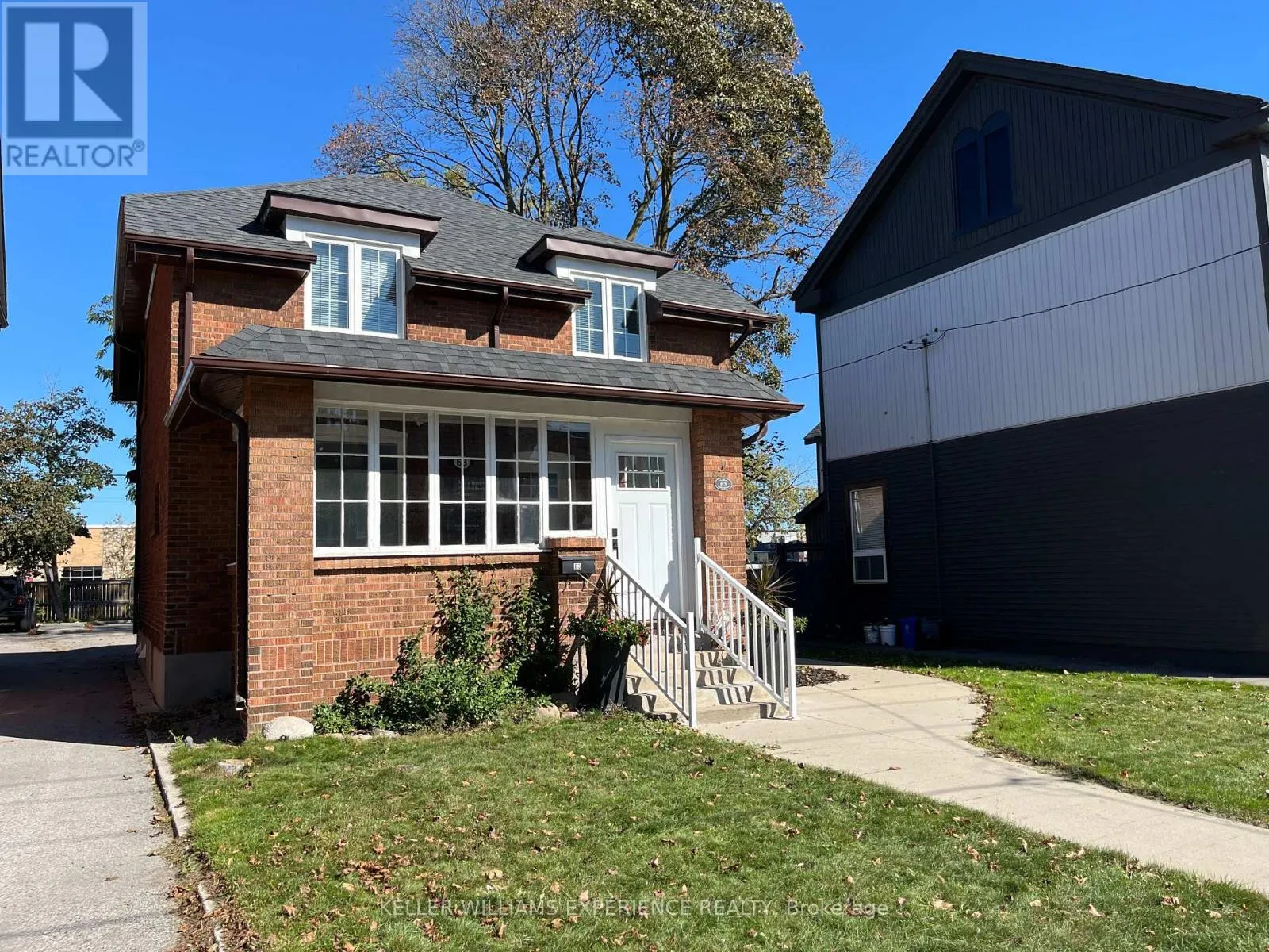 Offices for rent: Front Office - 63 Mary Street, Barrie, Ontario L4N 1T2