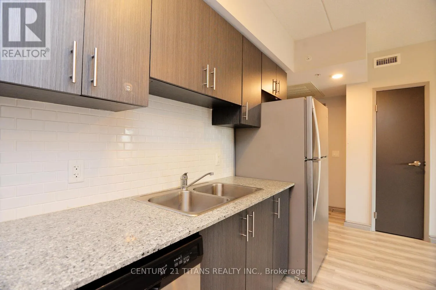 Apartment for rent: G405 - 275 Larch Street, Waterloo, Ontario N2L 3R2