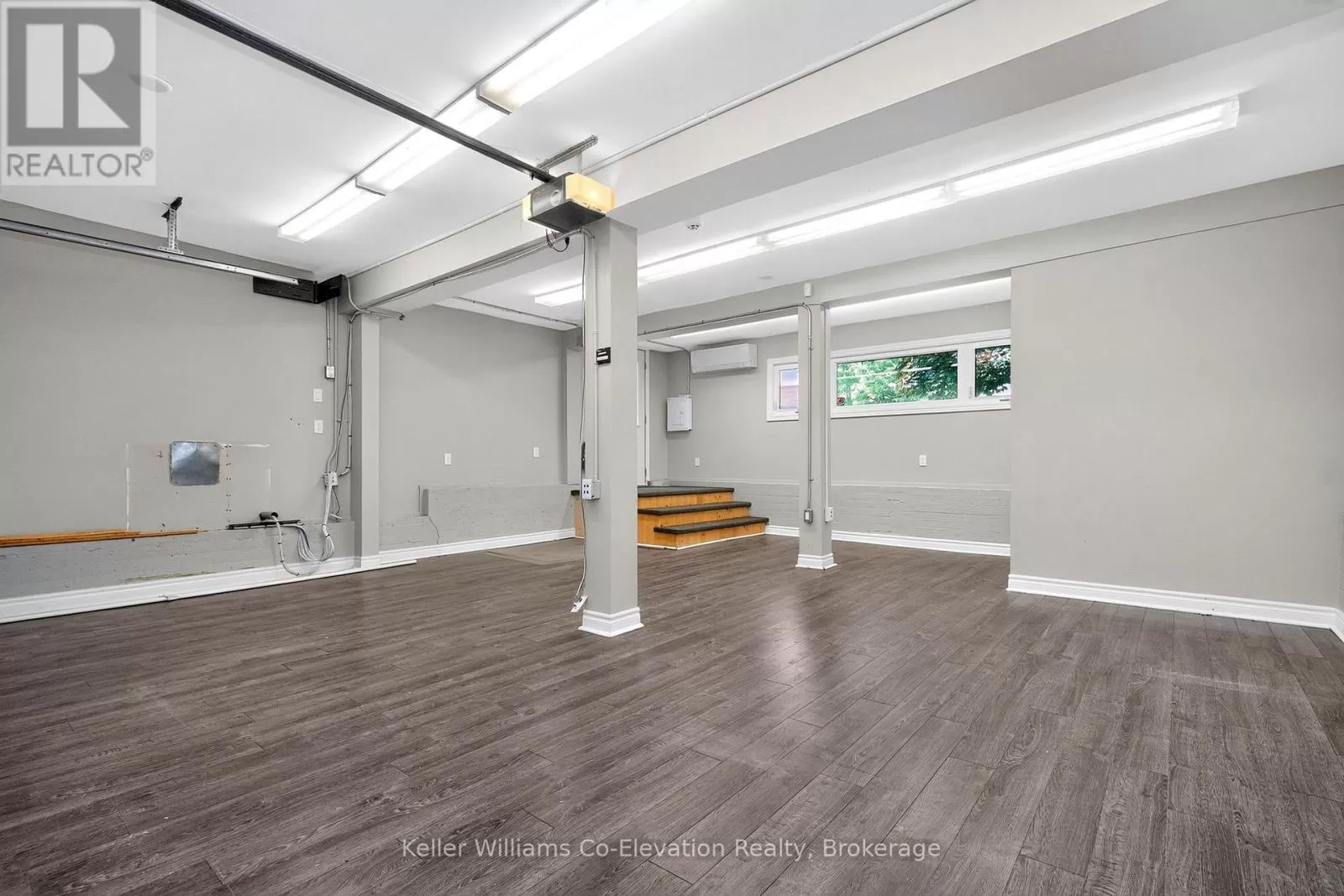 Offices for rent: Garage - 600 Hugel Avenue, Midland, Ontario L4R 1W4