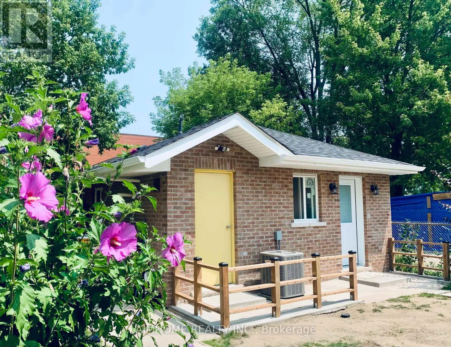 House for rent: Garden House - 7a Connorvale Avenue, Toronto, Ontario M8W 3Z9